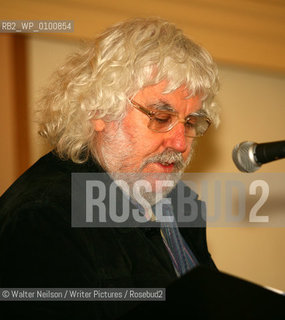 100 Poets, 100 Readings at St Andrews Stanza Poetry Festival 2007.Aonghas Macneail..Copyright©Walter Neilson/Writer Pictures/Rosebud2