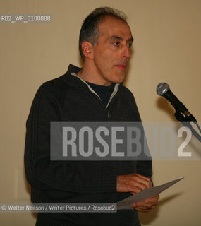 100 Poets, 100 Readings at St Andrews Stanza Poetry Festival 2007.Mario Petrucci..Copyright©Walter Neilson/Writer Pictures/Rosebud2