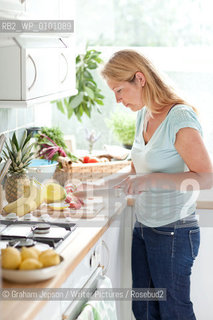 Kate Adams, health writer and founder of the Flat Tummy Club in London, 05/07/2010..copyright©Graham Jepson/Writer Pictures/Rosebud2