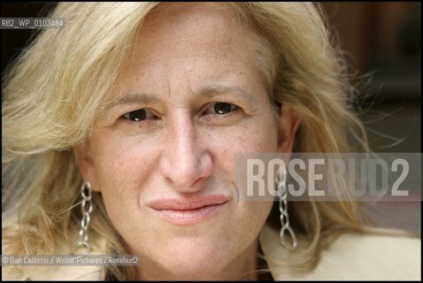 Photograph by © DAN CALLISTER   www.dancallister.com.Author Melissa Bank July 01, 2005 who wrote such best.sellers as The Girls Guide to Hunting and Fishing and now  The Wonder Spot pictured here in Manhattan, New York, USA.Copyright©Dan Callister/Writer Pictures/Rosebud2