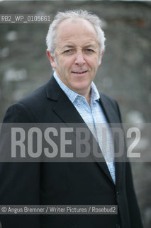 Jeremy Bowen at the Wigtown Book Festival, 2007.copyright©Angus Bremner/Writer Pictures/Rosebud2
