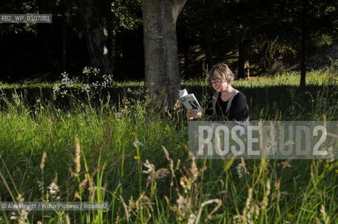 A member of the public enjoys the shade at the Borders Book Festival 2010..The festival runs from Thursday 17th June to Sunday 20th June.for further info please go to the website at www.bordersbookfestival.org or contact Nicky Stonehill on 07740 681 560 or nicky@stonehillsalt.co.uk..Copyright©Alex Hewitt/Writer Pictures/Rosebud2