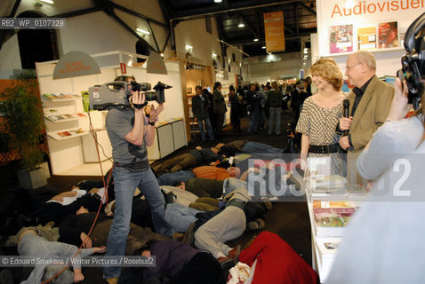 Image ID: .Dying Happening Mille Feuiles.Brussels Bookfair March 2007 ..Copyright©Edouard Smekens/Writer Pictures/Rosebud2
