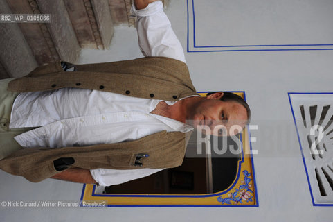 William Dalrymple,  author, at The DSC Jaipur Literature Festival 2009 billed as Asias Leading Literary Festival at Diggi Palace the old city area of Jaipur,  capital city of Rajastan...copyright©Nick Cunard/Writer Pictures/Rosebud2