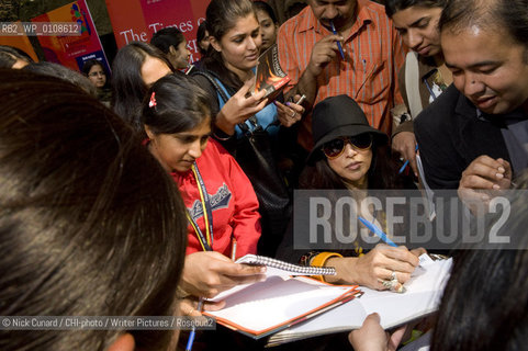 Shooba De is besieged by a battalion of largely female fans after a  discussion of her life and works on the font lawn. She is known in the West as Indias answer to Jackie Collins but as she remarked she doesnt have her money or limos...5th DSC Jaipur Literature Festival, 21-25 Jan 2010.one of the leading literature festivals  in Asia a mix of panel discussions, lectures and readings by world renowned authors . Music also figures prominently in the evening programme...copyright©Nick Cunard/CHI-photo/Writer Pictures/Rosebud2