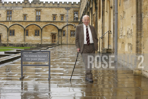 Colin Dexter, Writer and creator of Inspector Morse at Christchurch College at The Oxford Literary Festival 2010..copyright©Geraint Lewis/Writer Pictures/Rosebud2
