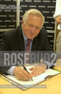 David Dimbleby signing copies of  “A Picture of Britain” at Borders bookshop,  New Oxford Street, London, June 8, 2005. ..©Susan Martin/Writer Pictures/Rosebud2