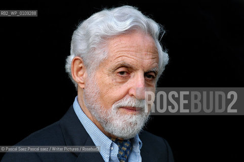 US scientist (inventor of the contraceptive pill), novelist and dramatist Carl Djerassi.at the Edinburgh International Book Festival 2004..Copyright©Pascal Saez.Pascal saez/Writer Pictures/Rosebud2