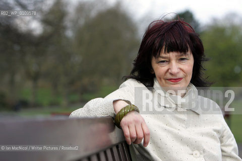 Anne Donovan .Author, pictured in Glasgows Botanical Gardens..22nd April 2008..Copyright©Ian MacNicol/Writer Pictures/Rosebud2