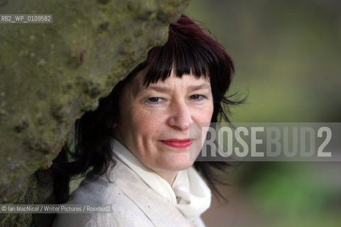 Anne Donovan .Author, pictured in Glasgows Botanical Gardens..22nd April 2008..Copyright©Ian MacNicol/Writer Pictures/Rosebud2