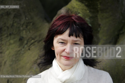 Anne Donovan .Author, pictured in Glasgows Botanical Gardens..22nd April 2008..Copyright©Ian MacNicol/Writer Pictures/Rosebud2
