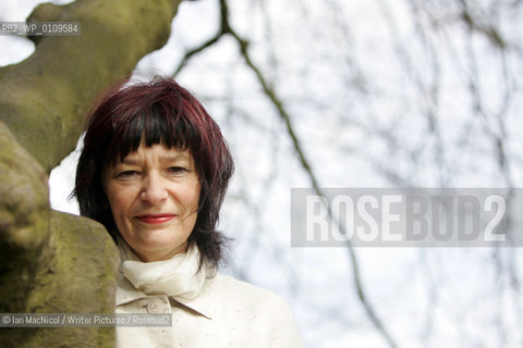 Anne Donovan .Author, pictured in Glasgows Botanical Gardens..22nd April 2008..Copyright©Ian MacNicol/Writer Pictures/Rosebud2
