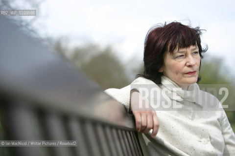 Anne Donovan .Author, pictured in Glasgows Botanical Gardens..22nd April 2008..Copyright©Ian MacNicol/Writer Pictures/Rosebud2