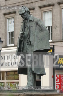  Sherlock Holmes, a statue dedicated to his creator, Sir Arthur Conan Doyle in Edinburgh..copyright©Cate Gillon/TSPL/Writer Pictures/Rosebud2