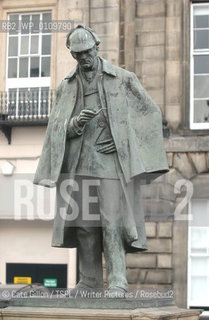  Sherlock Holmes, a statue dedicated to his creator, Sir Arthur Conan Doyle in Edinburgh..copyright©Cate Gillon/TSPL/Writer Pictures/Rosebud2