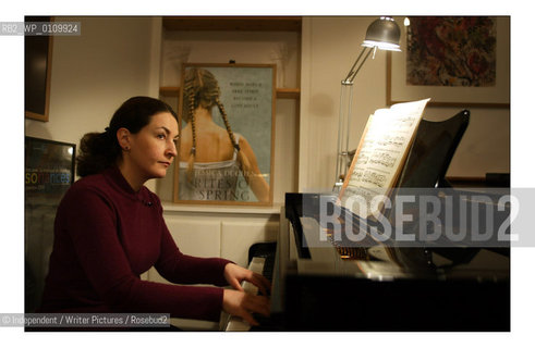 Jessica Duchen, music journalist and author with her husband Thomas Eisner. .copyright©Independent/Writer Pictures/Rosebud2