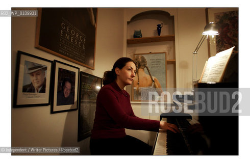 Jessica Duchen, music journalist and author with her husband Thomas Eisner. .copyright©Independent/Writer Pictures/Rosebud2