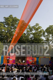 Final day of the 5th DSC Jaipur Literature Festival, Rajastan India , 21-25 Jan 2010 one of the leading literature festivals in Asia a mix of panel discussions, lectures and readings by world renowned authors . Music also figures prominently in the evening programme...copyright©Nick Cunard/CHI-photo/Writer Pictures/Rosebud2