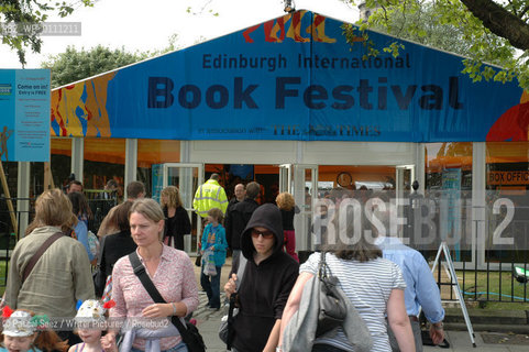 Visitors by the entrance of the Edinburgh International Book Festival, in Charlotte Square Gradens, Edinburgh...Copyright©Pascal Saez/Writer Pictures/Rosebud2