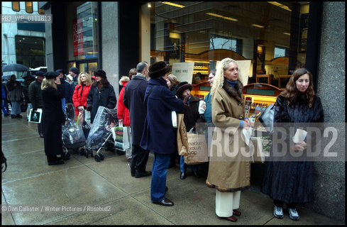 Fans queue up January 06, 2003 for the book signing of Sarah Ferguson Duchess of Yorks  new book What I know now, Simple Lessons learned the Hard Way at Barnes and Noble on Fifth Avenue in Manhattan, New York.  .copyright©Dan Callister/Writer Pictures/Rosebud2