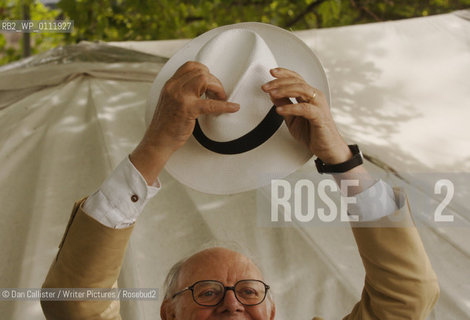 Nick Flynn and his daughter Maeve (aged 2) at home in Brooklyn, New York, USA.  ..copyright©Dan Callister/Writer Pictures/Rosebud2