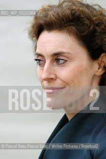 Writer Natasha Fraser-Cavassoni, European editor of Harpers Bazaar, and author of Sam Spiegel: The Biography of a Hollywood Legend.at the Edinburgh International Book Festival 2003.                                                 .copyright©Pascal Saez.Pascal Saez/Writer Pictures/Rosebud2