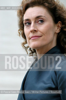 Writer Natasha Fraser-Cavassoni, European editor of Harpers Bazaar, and author of Sam Spiegel: The Biography of a Hollywood Legend.at the Edinburgh International Book Festival 2003.                                                 .copyright©Pascal Saez.Pascal Saez/Writer Pictures/Rosebud2