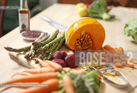 Bella Freud cooks up some Macrobiotic food in her Kensal Green home...copyright©Graham Jepson/Writer Pictures/Rosebud2