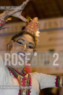 Traditional Sri Lankan dancer at the opening of Galle Literary Festival 2008
©Writer Pictures/Rosebud2