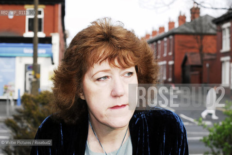     Linda Gillard, after graduating from Bristol University, trained as an actor and performed with the National©Writer Pictures/Rosebud2