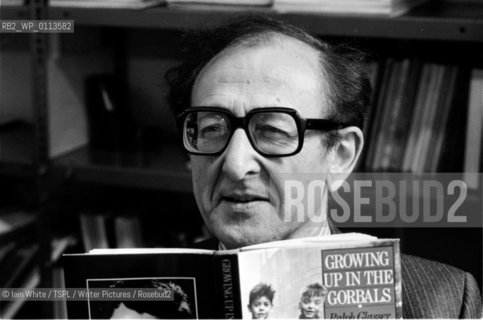 Glasgow-born Ralph Glasser wrote Growing up in the Gorbals . He was taken out of school at 14, but after years of night study he won a scholarship to Oxford, becoming a psychologist and economist. Picture taken in August 1986...Copyright©Iain White/TSPL/Writer Pictures/Rosebud2