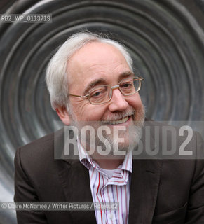 Portraits of Robert Goddard..Copyright©Claire McNamee/Writer Pictures/Rosebud2