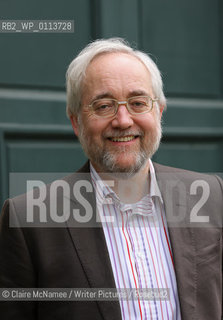 Portraits of Robert Goddard..Copyright©Claire McNamee/Writer Pictures/Rosebud2