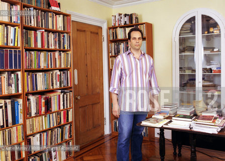 Philip Gourevitch , Writer and Editor of The Paris Review. Photographed at home in New York in March 2005...Copyright©Katie Murray/Writer Pictures/Rosebud2