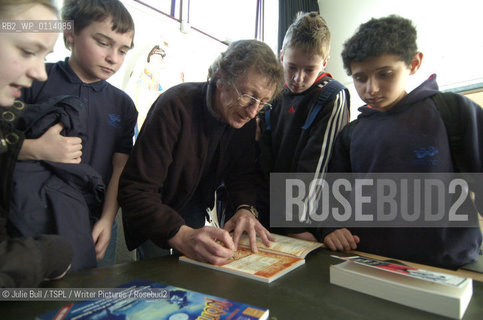 One City, One Book. The Scottish Storytelling Centre.  Kidnapped - When Kilts were banned..Pupils from Wester Hailes Education Centre meet Alan Grant the writer of the comic book Kidnappedl..copyright©Julie Bull/TSPL/Writer Pictures/Rosebud2