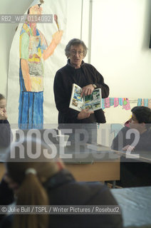 One City, One Book. The Scottish Storytelling Centre.  Kidnapped - When Kilts were banned..Pupils from Wester Hailes Education Centre meet Alan Grant the writer of the comic book Kidnappedl..copyright©Julie Bull/TSPL/Writer Pictures/Rosebud2
