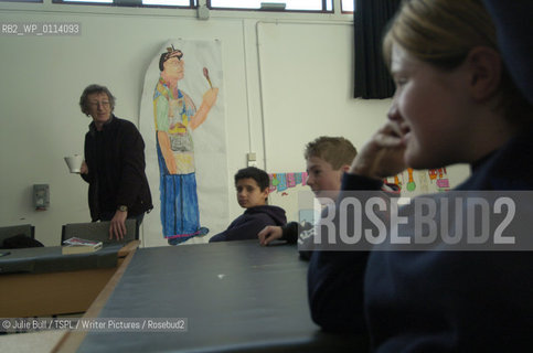 One City, One Book. The Scottish Storytelling Centre.  Kidnapped - When Kilts were banned..Pupils from Wester Hailes Education Centre meet Alan Grant the writer of the comic book Kidnappedl..copyright©Julie Bull/TSPL/Writer Pictures/Rosebud2