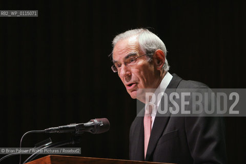 David Halberstam, American author, speaking at the Academy of American Poets fifth annual benefit, Poetry & The Creative Mind, at Alice Tully Hall, Lincoln Center, New York City, on April 11, 2007, 12 days before his death in an auto accident...Copyright©Brian Palmer/Writer Pictures/Rosebud2