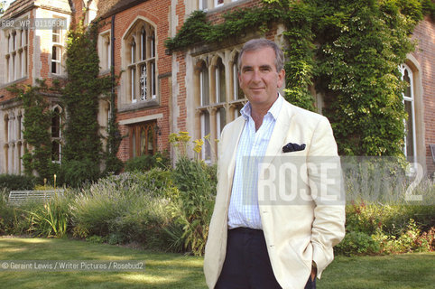 Bestselling author Robert Harris at home..copyright©Geraint Lewis/Writer Pictures/Rosebud2