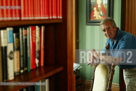 Bestselling author Robert Harris at home..copyright©Geraint Lewis/Writer Pictures/Rosebud2
