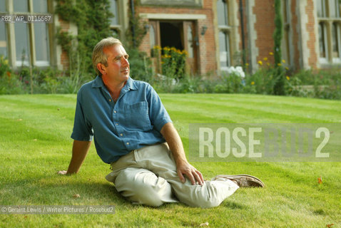 Bestselling author Robert Harris at home..copyright©Geraint Lewis/Writer Pictures/Rosebud2
