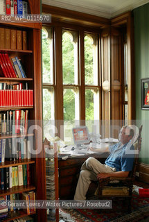 Bestselling author Robert Harris at home..copyright©Geraint Lewis/Writer Pictures/Rosebud2