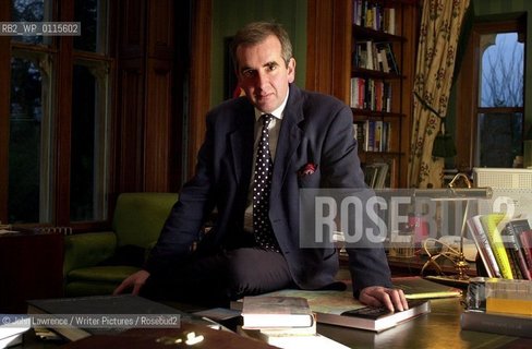 Auther Robert Harris at his home in Kintbury, Berkshire..copyright©John Lawrence/Writer Pictures/Rosebud2
