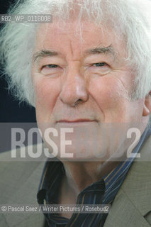 Irish Nobel Prize winning poet Seamus Heaney at the Edinburgh International Book Festival...Copyright©Pascal Saez/Writer Pictures/Rosebud2