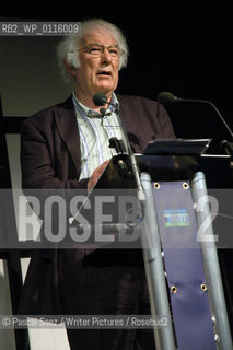 Irish Nobel Prize winning poet Seamus Heaney at the Edinburgh International Book Festival...Copyright©Pascal Saez/Writer Pictures/Rosebud2