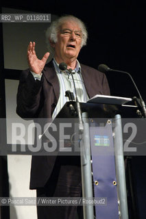 Irish Nobel Prize winning poet Seamus Heaney at the Edinburgh International Book Festival...Copyright©Pascal Saez/Writer Pictures/Rosebud2