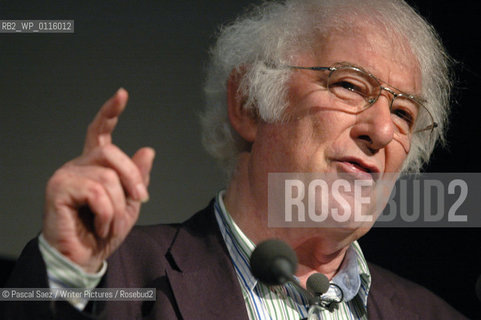 Irish Nobel Prize winning poet Seamus Heaney at the Edinburgh International Book Festival...Copyright©Pascal Saez/Writer Pictures/Rosebud2