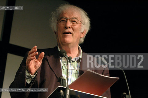 Irish Nobel Prize winning poet Seamus Heaney at the Edinburgh International Book Festival...Copyright©Pascal Saez/Writer Pictures/Rosebud2