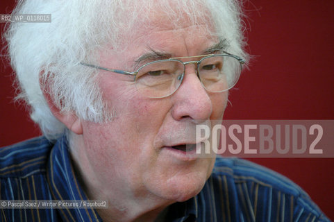 Irish Nobel Prize winning poet Seamus Heaney at the Edinburgh International Book Festival...Copyright©Pascal Saez/Writer Pictures/Rosebud2