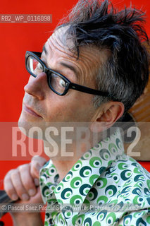 British writer, comedian and performer John Hegley at the Edinburgh International Book Festival 2003...Copyright©Pascal Saez.Pascal Saez/Writer Pictures/Rosebud2